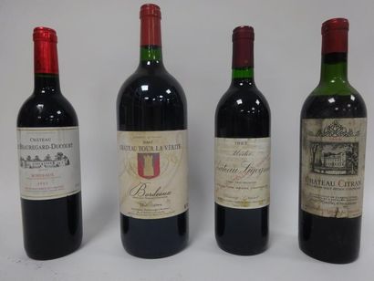 null Lot de 3 bouteilles et 1 magnum de vin rouge : 

- CHATEAU SIGOGNAC Médoc. 

Bouteille,...