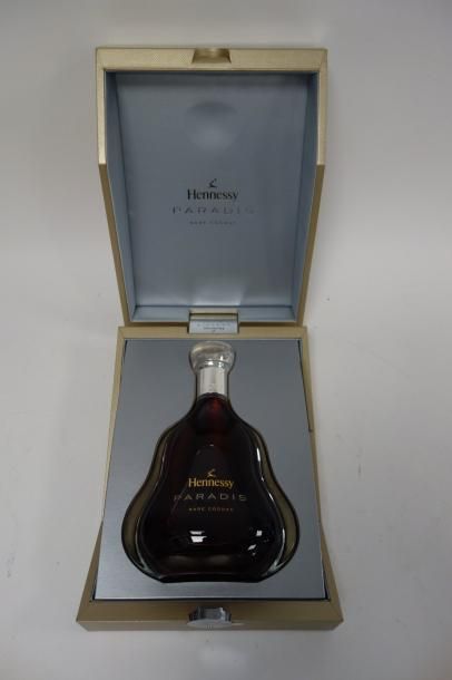 null HENNESSY

Paradis rare Cognac.

Bouteille formant carafe.

En coffret.