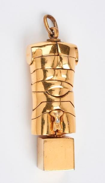 Miguel BERROCAL (1933-2006) 

Micro David.

Pendentif en bronze doré et argenté....