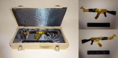 RAY COSTER 

AK47 "Art against war".

En résine noire et dorée.

Edition signée,...