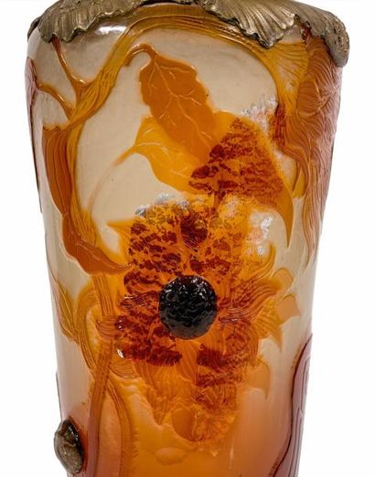 ÉTABLISSEMENTS GALLÉ Vase tronconique.
Epreuve en verre multicouche orange et ocre...