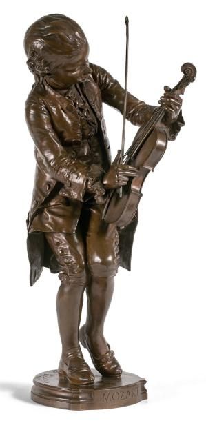 D'après Louis Ernest BARRIAS (1841-1905) 
Mozart enfant.
Epreuve en bronze à patine...
