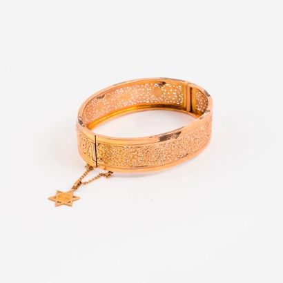 Bracelet jonc ouvrant en or jaune (750) ajouré...