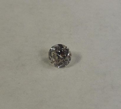 null Diamant taille brillant ancienne sur papier de 0,28 carat.

Egrisures. Incl...