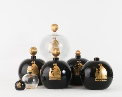 Jeanne LANVIN, Arpège 

Lot de sept flacons de parfum de forme boule en verres noir...
