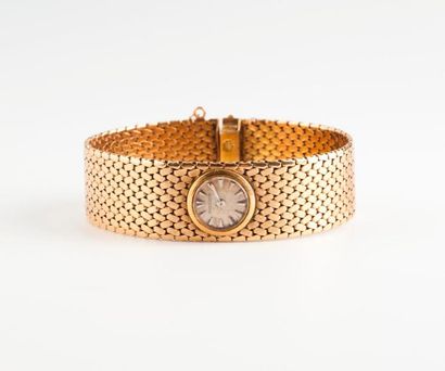 JAEGER-LECOULTRE 

Montre bracelet de dame en or jaune (750).

Boîtier circulaire...