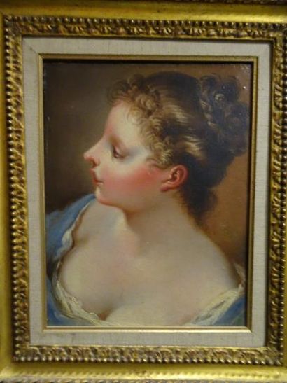 Ecole du XVIIIème siècle 

D'après François LEMOYNE (1688-1737)

Jeune femme en buste,...