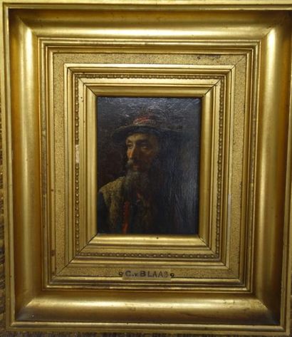 Attribuée à Carl VON BLAAS (1815-1894) 

Portrait d'homme barbu, au chapeau. 

Huile...