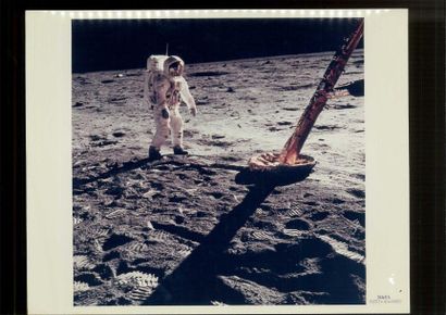 null NASA, Apollo 11. 

Buzz Aldrin sur le sol lunaire, 20 juillet 1969. 

Tirage...