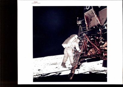 null NASA, Apollo 11. 

Buzz Aldrin sur le module lunaire, juillet 1969. 

Tirage...