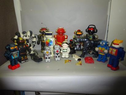 null [23] ROBOTS

Lot de 15 Robots.

Etat d'usage sans boite - Non testés.
