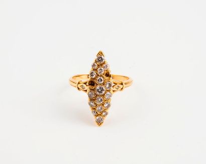 null Bague marquise en or jaune (750) pavée de diamants de tailles brillant ou huit-huit...