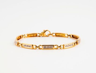 null Bracelet articulé en or jaune (750) composé de neuf maillons rectangulaires...