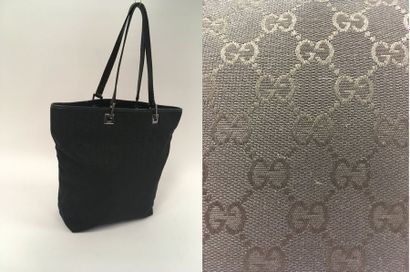 GUCCI, Tote bag 

Sac en toile monogrammée noire. 

Deux anses en cuir noir. 

Taille...