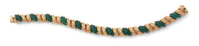 VAN CLEEF & ARPELS Bracelet articulé en or jaune (750) formé d'une alternance de...