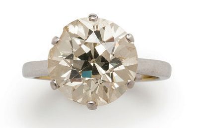 null Bague solitaire en platine (850) ornée d'un diamant taille ancienne en serti...