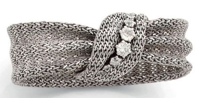 null Bracelet ruban en or gris (750) à maille tressée partiellement plissée.
Fermoir...