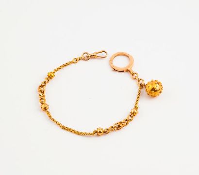 null Bracelet en or jaune (750) orné de petites boules dont une en pampille. 

Fermoir...
