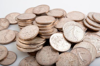 France 

Lot de pièces en argent comprenant : 

- 1 pièce de 100 Francs. 

- 3 pièces...