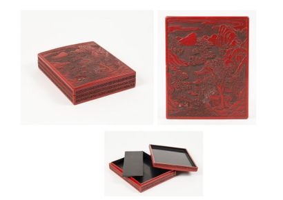 CHINE, XXème siècle 

Boite rectangulaire bois laqué rouge.

Le couvercle sculpté...
