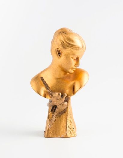 D'après Joseph PEIFFER (1830-1896) 

L'hirondelle.

Buste miniature en bronze doré.

Signé.

Susses...