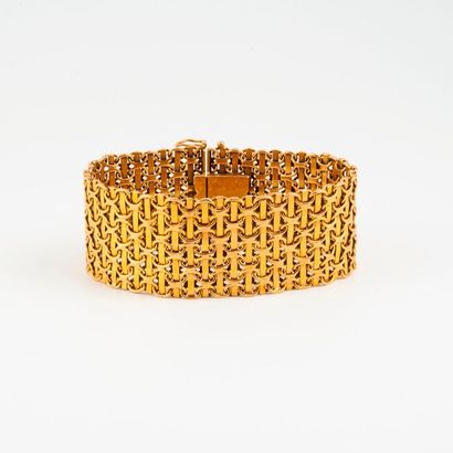 null Bracelet ruban en or jaune (750) 

Fermoir cliquet avec crochet de sécurité....