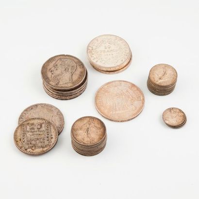 null Important lot de pièces en argent dont 10 fr, 5 fr, 2 fr, 1 fr, ...

Poids :...