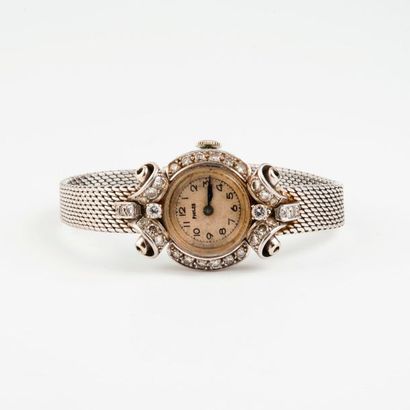 PHILOS 

Montre bracelet de dame en or gris (750). 

Boîtier circulaire entouré de...