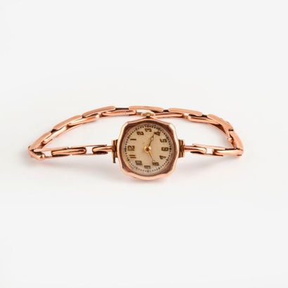 null Montre bracelet de dame en or rose (375). 

Boîtier octogonal. 

Cadran blanc...