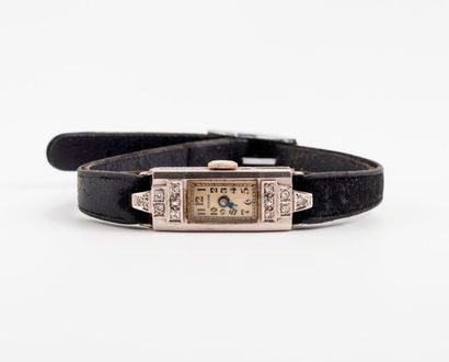 CERVIN 

Montre bracelet de dame. 

Boîtier rectangulaire en platine (850), lunette...