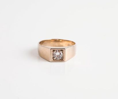 null Bague jonc en or rhodié (750) ornée d'un diamant de demi-taille en serti grains....