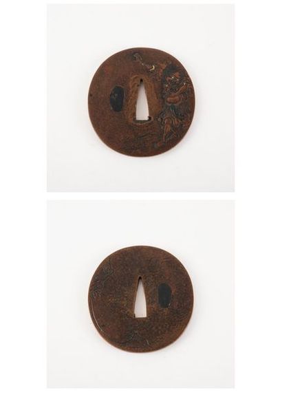 JAPON 

Tsuba tate-maru-gata en cuivre avec incrustations métalliques à décor d'un...