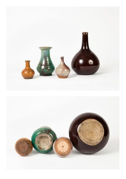 CHINE et DIVERS, XIXème-XXème siècle 

Quatre vases en forme de bouteilles, ou aux...