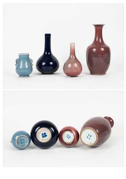 CHINE, XIXème-XXème siècles 

Quatre vases en porcelaine à décor d'émaux bleu nuit,...