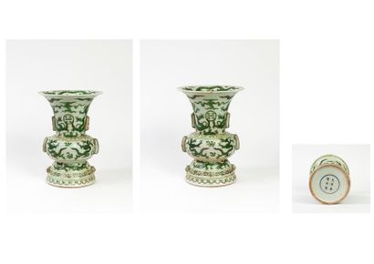 CHINE, fin du XIXème-début du XXème siècle 

Vase balustre à col ouvert dans l'esprit...