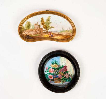 null Deux miniatures sur plaques de porcelaine, du XIXème siècle :

- une circulaire...