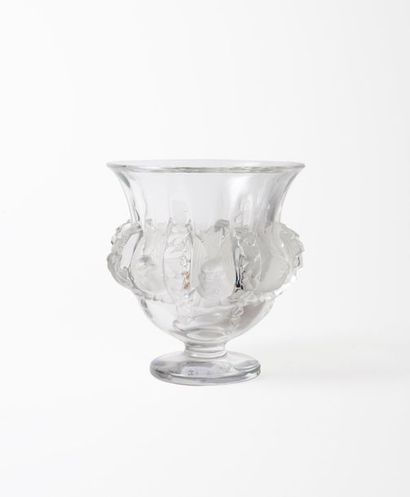 LALIQUE FRANCE 

Vase "Dampierre".

Epreuve en cristal pressé moulé à décor de petits...