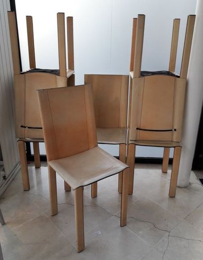 Matteo GRASSI (1927-2001) Modèle Coral

Suite de 6 chaises en cuir rosé, sans accotoirs.

Signées...