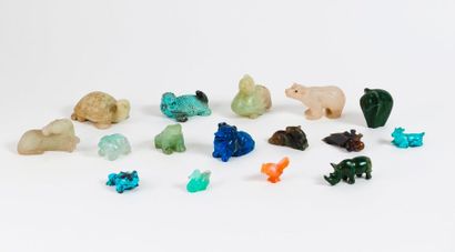CHINE et divers, XXème siècle 

Lot de seize animaux en différentes pierres (lapis...