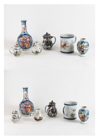CHINE, Compagnie des Indes - Epoque QIANLONG (1736 - 1795) Petit vase sur piédouche...