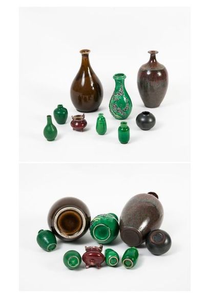 CHINE, XXème siècle 

Neuf petits vases en céramique à émail brun, noir mat, gris...