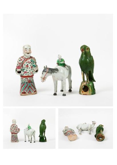 CHINE, XXème siècle Enfant sur un cheval en porcelaine polychrome.

H. : 17,2 cm....