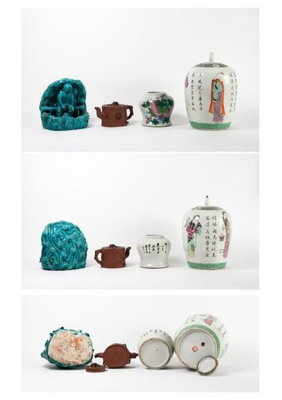 CHINE, XXème siècle 
Groupe en porcelaine émaillée turquoise à décor d'un homme nourrissant...