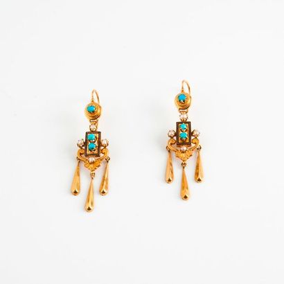null Paire de pendants d'oreille en or jaune (750) ornée de petits cabochons de turquoise...