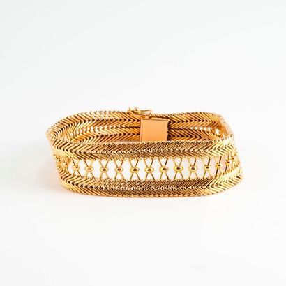 Bracelet ruban en or jaune (750) à deux rangs...