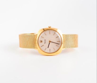 ROLEX, Précision 
Montre bracelet d'homme en or jaune (750). 
Boîtier de forme coussin....