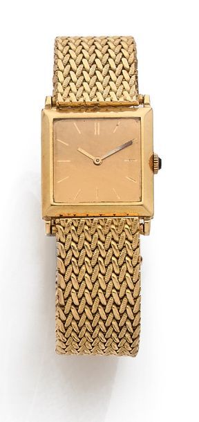 BOUCHERON Paris & OMEGA 

Montre bracelet de dame en or jaune (750).

Boîtier de...