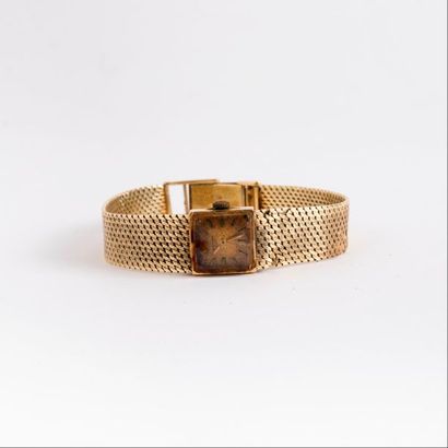 CERTINA 

Montre bracelet de dame en or jaune (585)

Boîtier carré, cadran à fond...