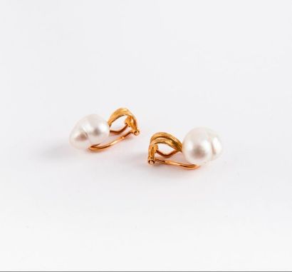 null Paire de clips d'oreilles en or jaune (750) ornés d'une perle de culture blanche...