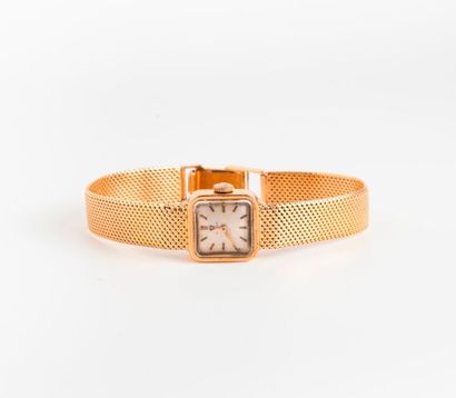OMEGA 

Montre bracelet de dame en or jaune (750) 

Boîtier carré. 

Cadran à fond...